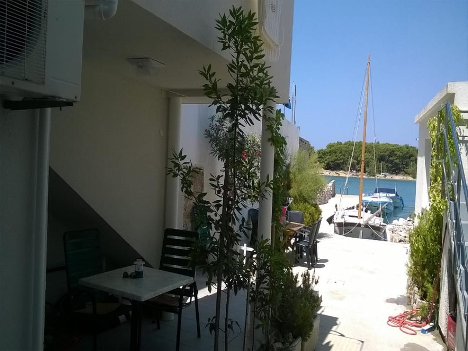 Property building, Balcony/Terrace, Lake view, Sea view