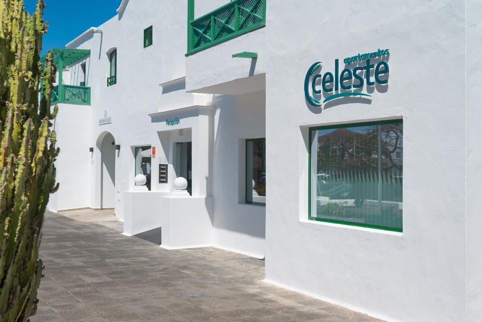 Property building, Facade/entrance, Lobby or reception