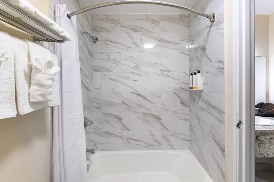 The Prime Suites, Vallejo - Napa Valley and Six Flags Discovery Kingdom Hotel in Vallejo