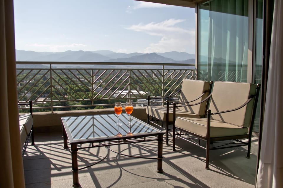 Day, Natural landscape, View (from property/room), Balcony/Terrace, Seating area, Mountain view