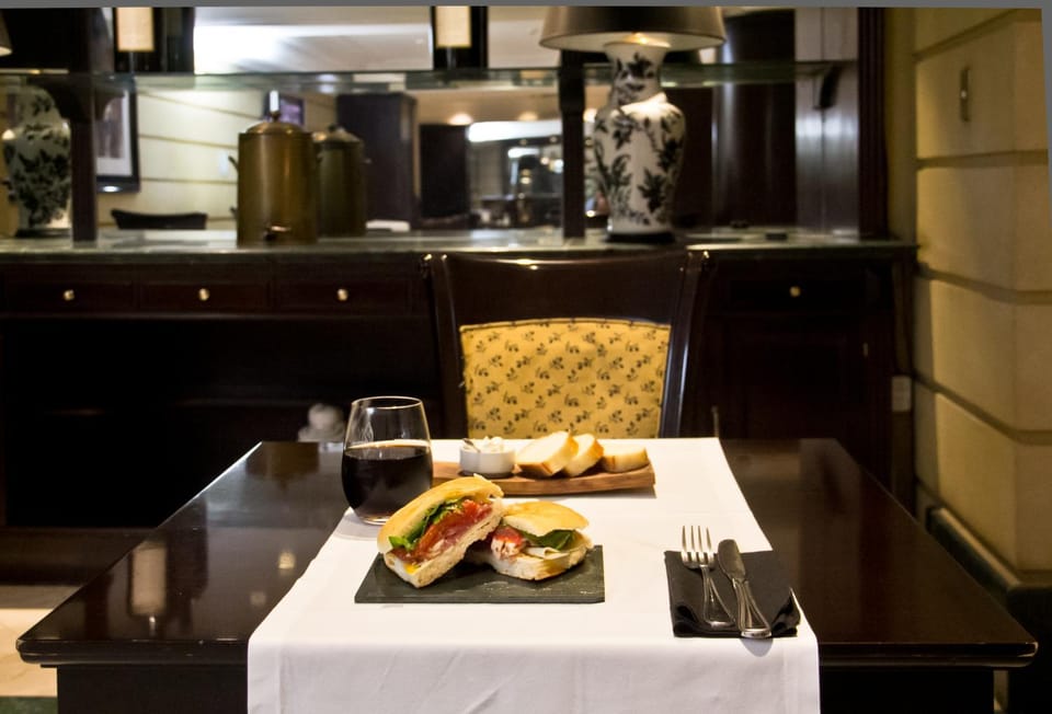 Restaurant/places to eat, Food and drinks, Food, Breakfast, Lunch, Dinner, Drinks