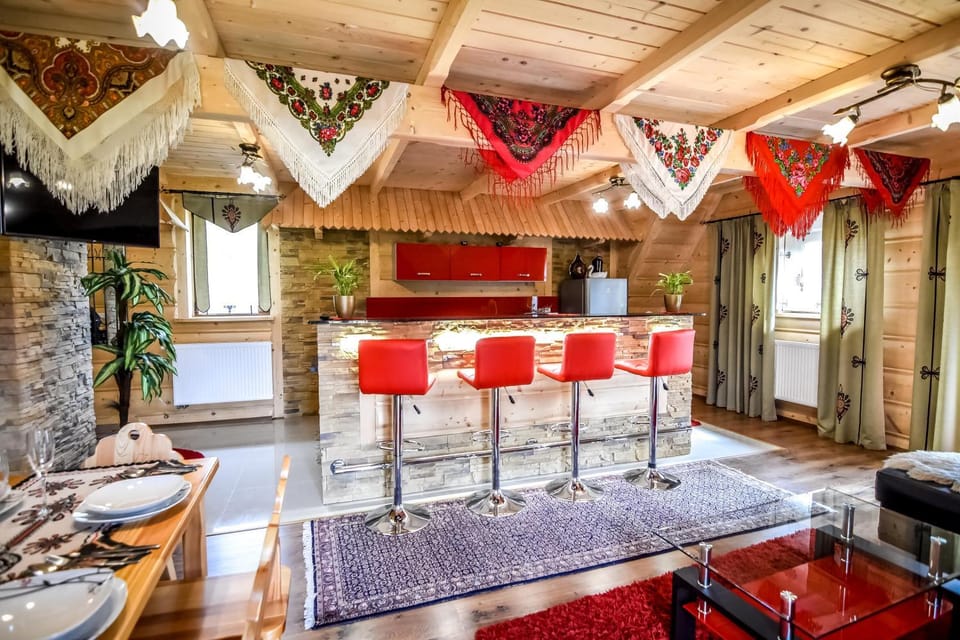 Communal lounge/ TV room, Kitchen or kitchenette, Living room, Seating area, Dining area