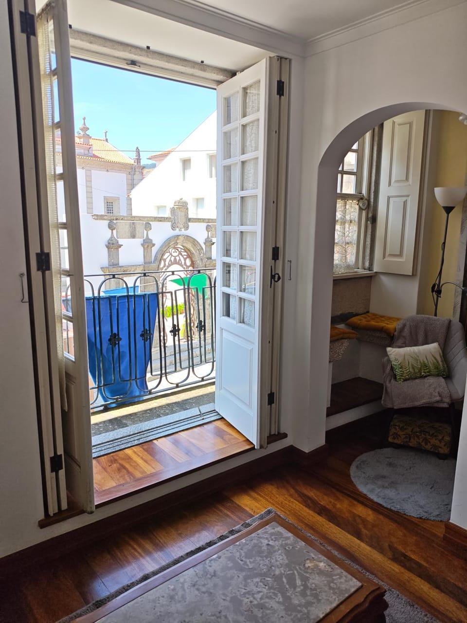 View (from property/room), Balcony/Terrace, Living room