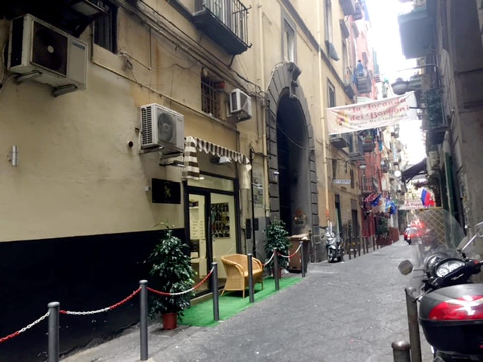 Facade/entrance, Neighbourhood