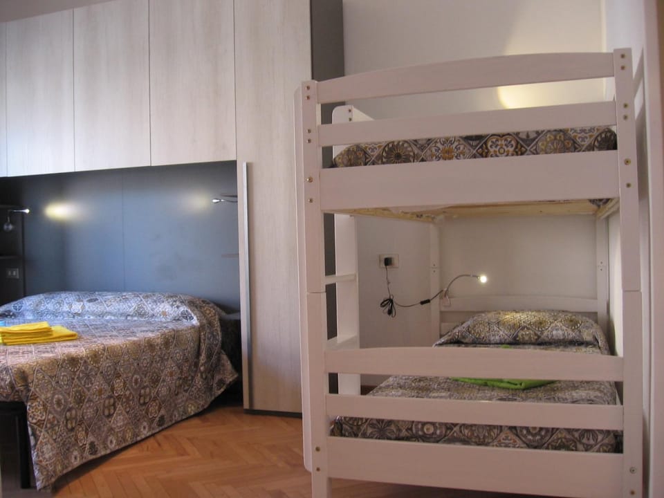 Bed, Bedroom, bunk bed