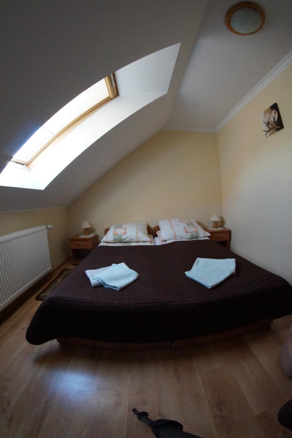 Bed, Photo of the whole room, towels