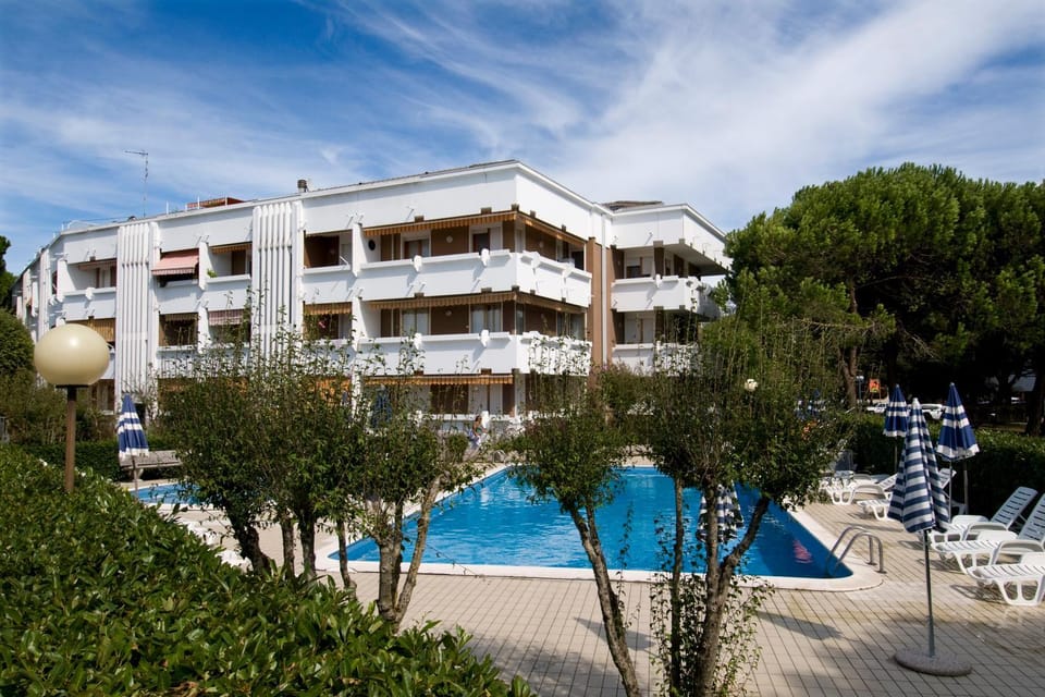 Facade/entrance, Swimming pool