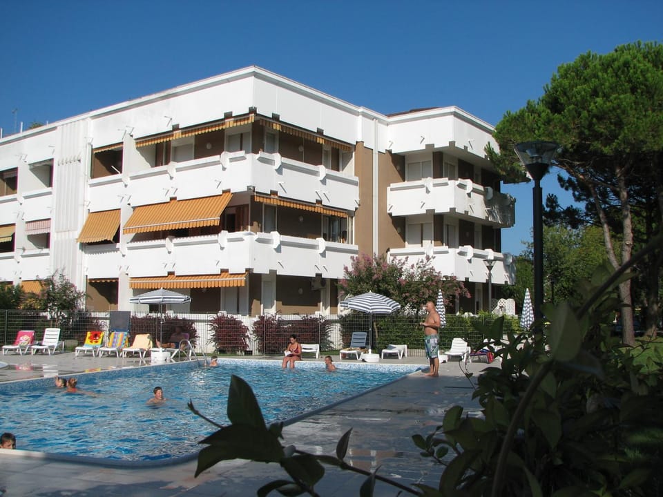 Property building, Swimming pool