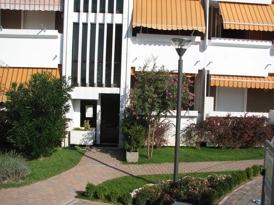 Property building, Facade/entrance