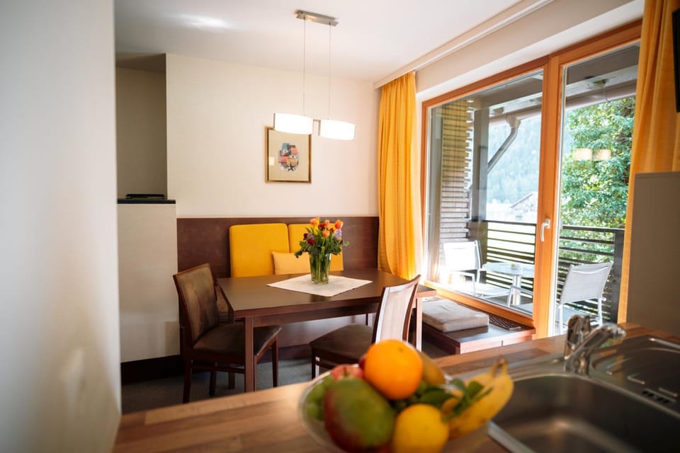 Dining area, kitchen
