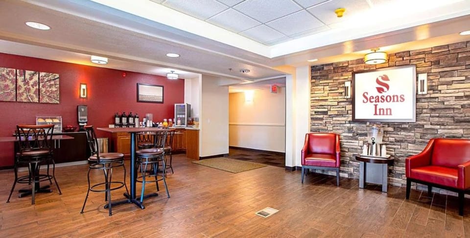 Seasons Inn Traverse City Hotel in Michigan