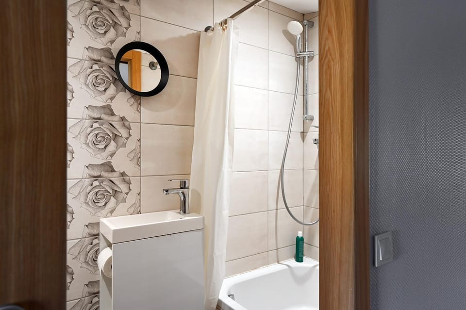 Shower, towels