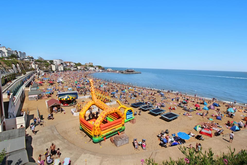 Nearby landmark, Spring, Off site, Day, Natural landscape, Activities, Beach, Canoeing, Sports