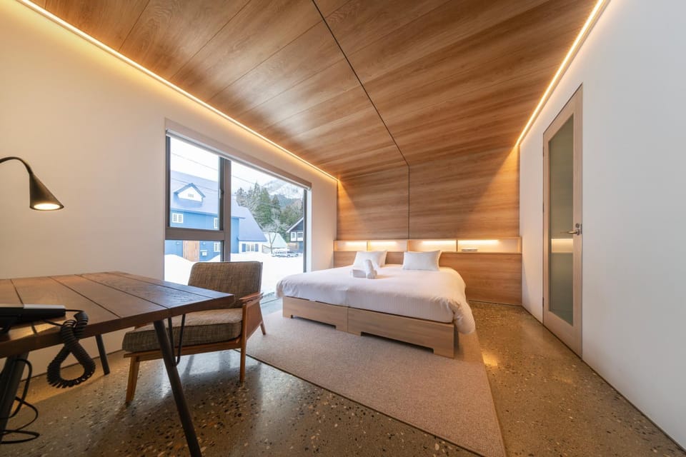 Bed, Photo of the whole room, Seating area, Bedroom