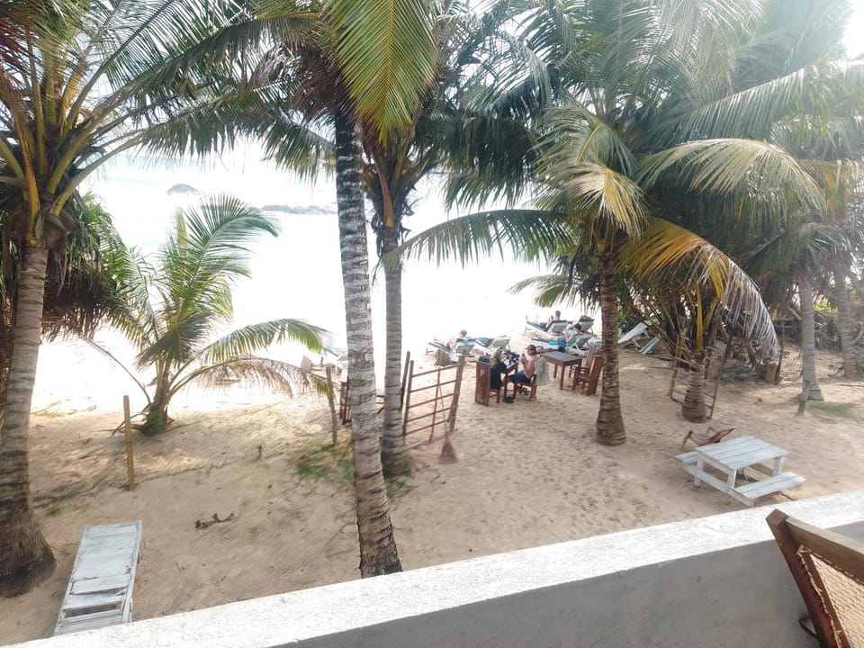 Kusuma's Lazy Left hostel Hotel in Southern Province