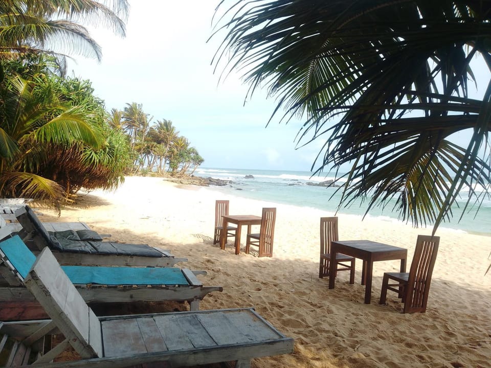 Kusuma's Lazy Left hostel Hotel in Southern Province
