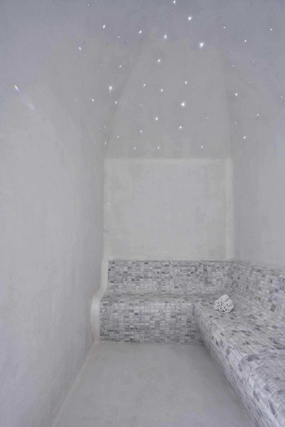 Massage, Sauna, Steam room, Spa and wellness centre/facilities