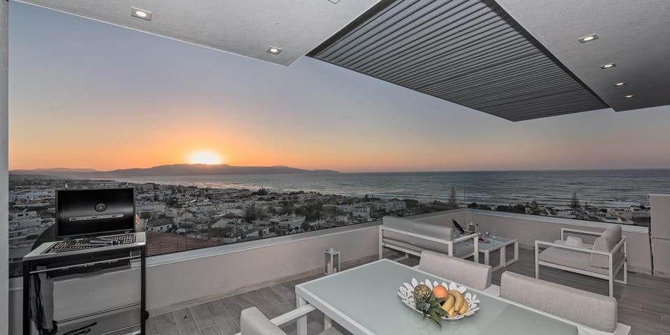 Night, Balcony/Terrace, Balcony/Terrace, City view, Mountain view, Sea view, Street view, Sunset