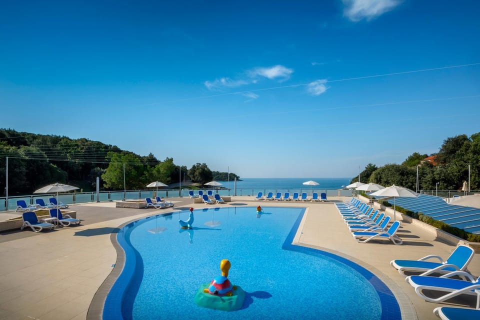Swimming pool, Swimming pool