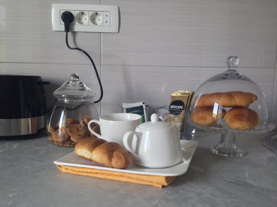 Coffee/tea facilities, Kitchen or kitchenette, Decorative detail