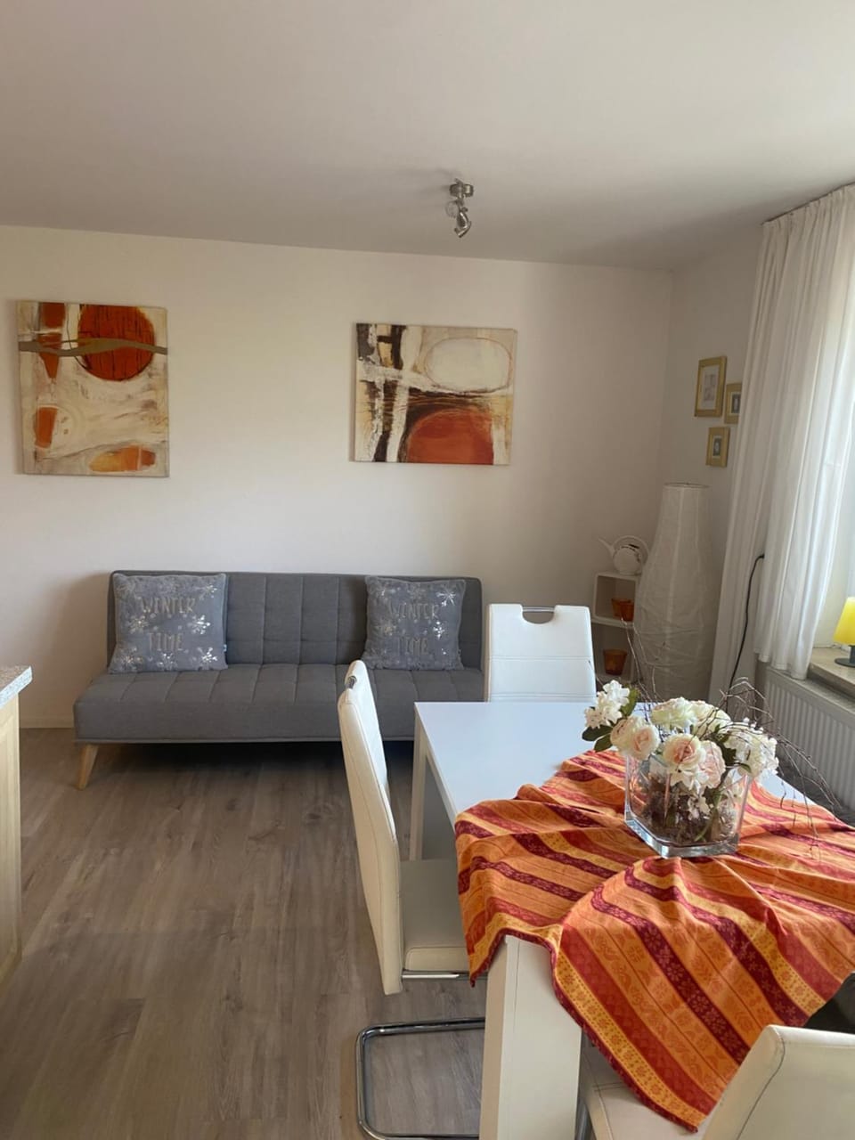 Seating area, Dining area