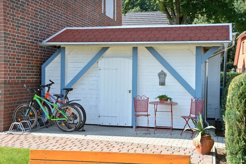 Property building, Garden, Cycling