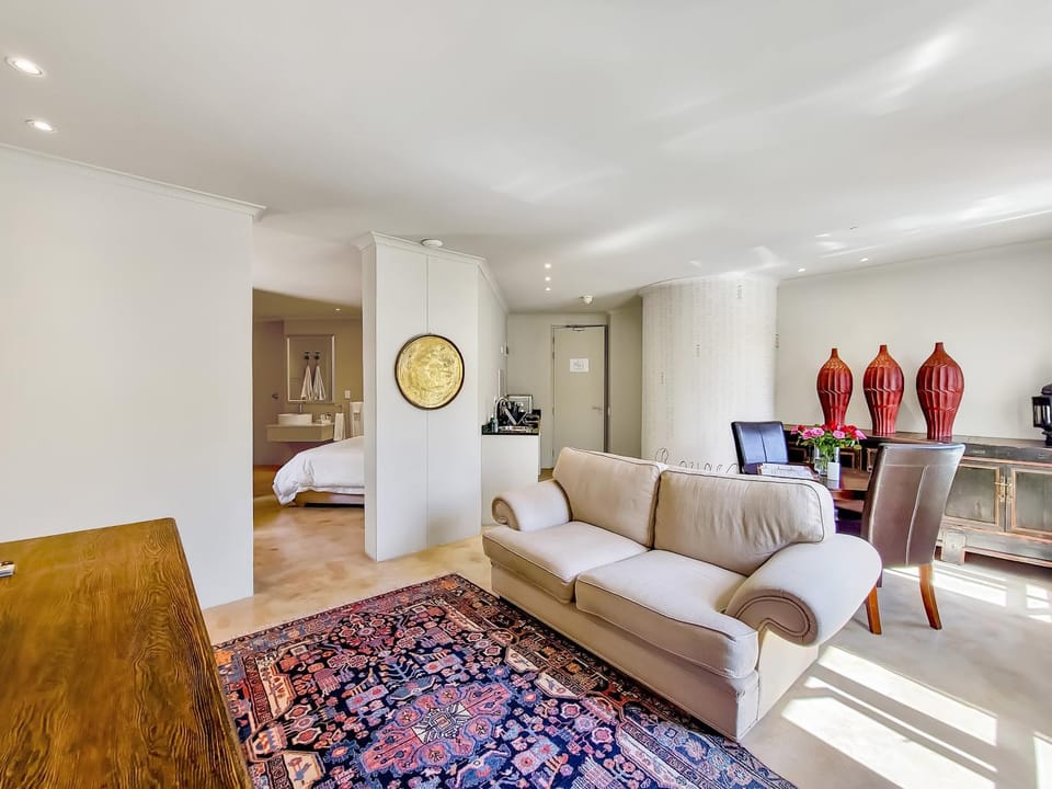 Kitchen or kitchenette, Living room, Photo of the whole room, Seating area, Dining area