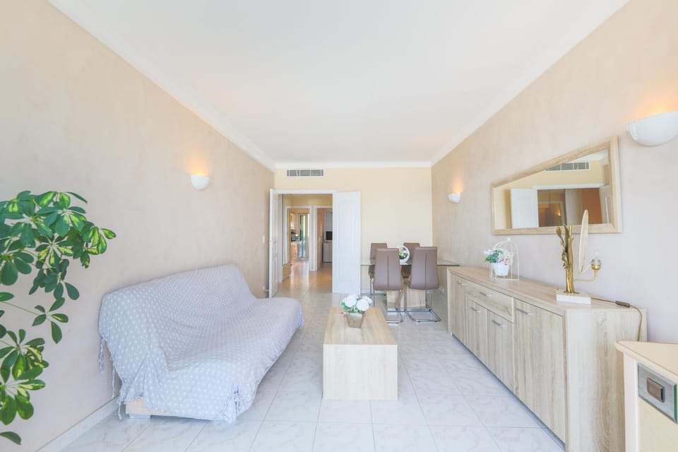 Front de Mer vue panoramique PARKING SECURISE Apartment in Antibes