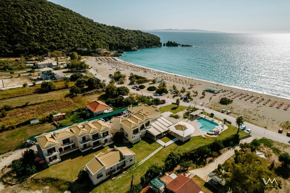 Property building, Restaurant/places to eat, View (from property/room), View (from property/room), Lounge or bar, Sea view, Swimming pool, Location
