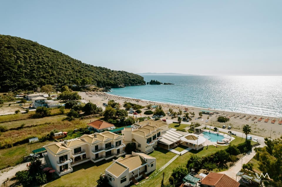 Property building, Restaurant/places to eat, Summer, View (from property/room), Beach, Garden view, Sea view, Swimming pool, Location