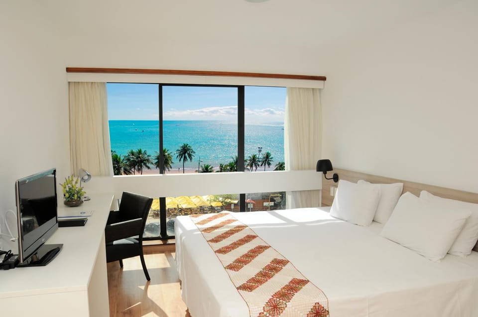 Photo of the whole room, Sea view