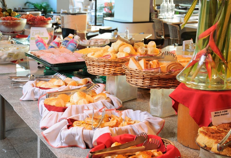 Restaurant/places to eat, Buffet breakfast