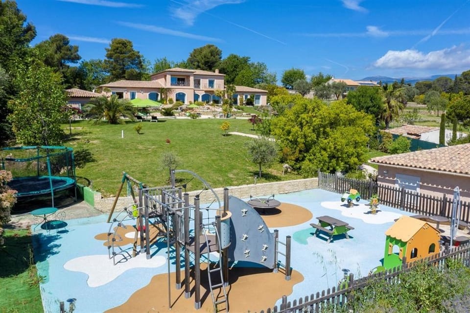 Patio, Bird's eye view
