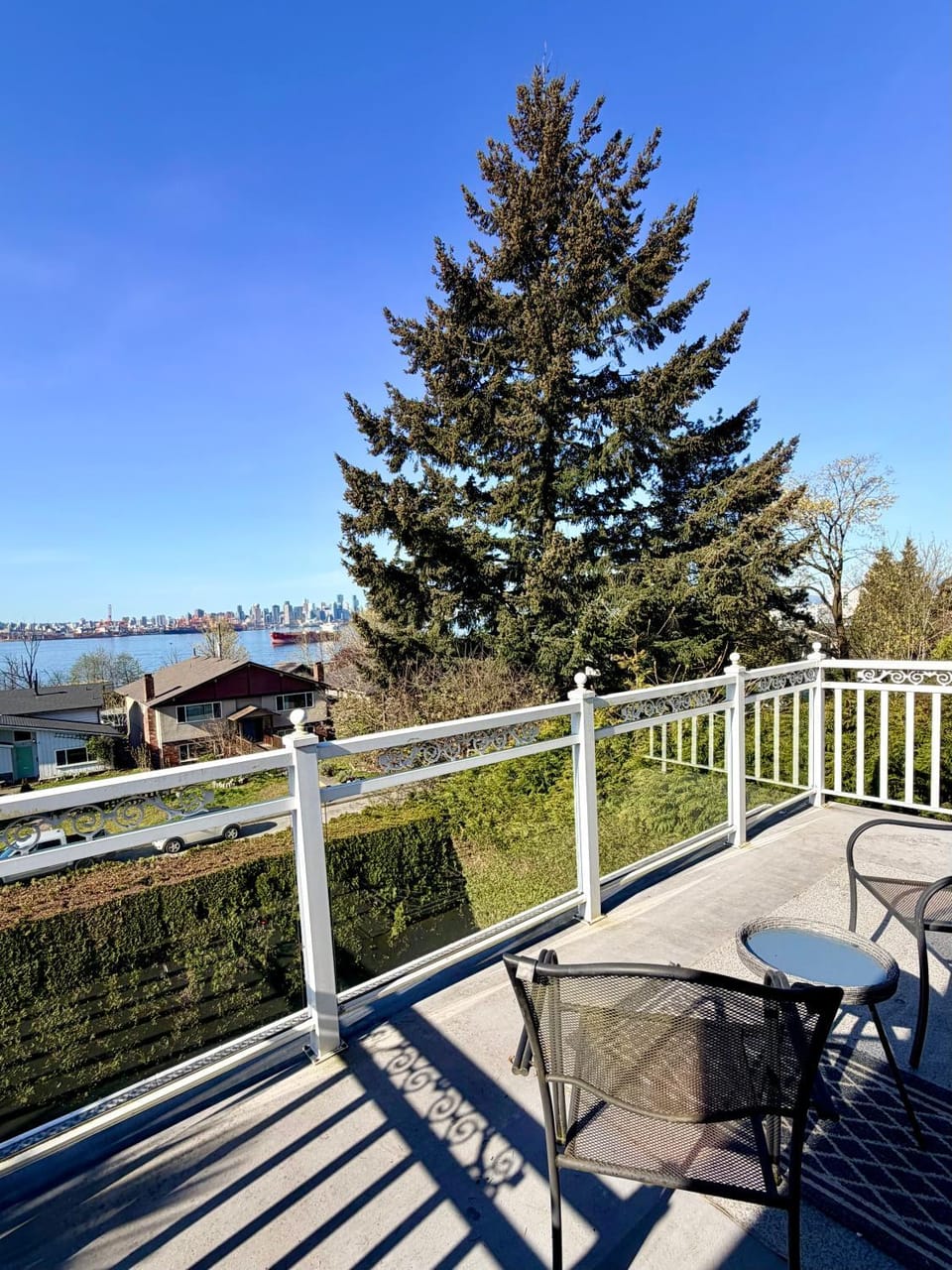 Ocean Breeze Executive Bed and Breakfast Bed and Breakfast in North Vancouver
