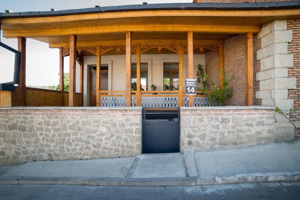 Facade/entrance, Balcony/Terrace