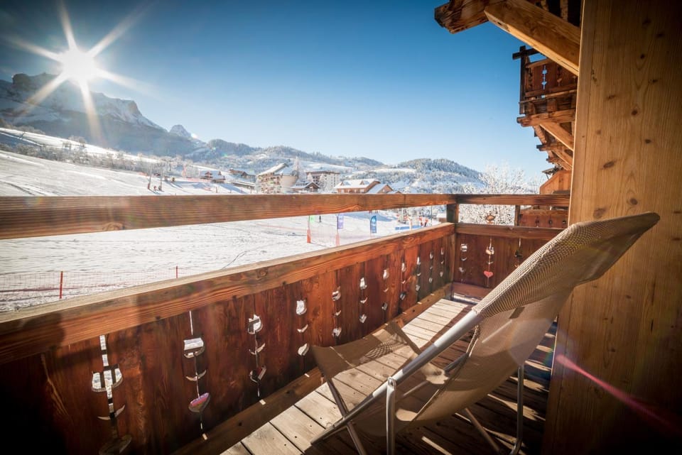 Nearby landmark, Natural landscape, Winter, View (from property/room), Balcony/Terrace, Photo of the whole room, Landmark view, Mountain view