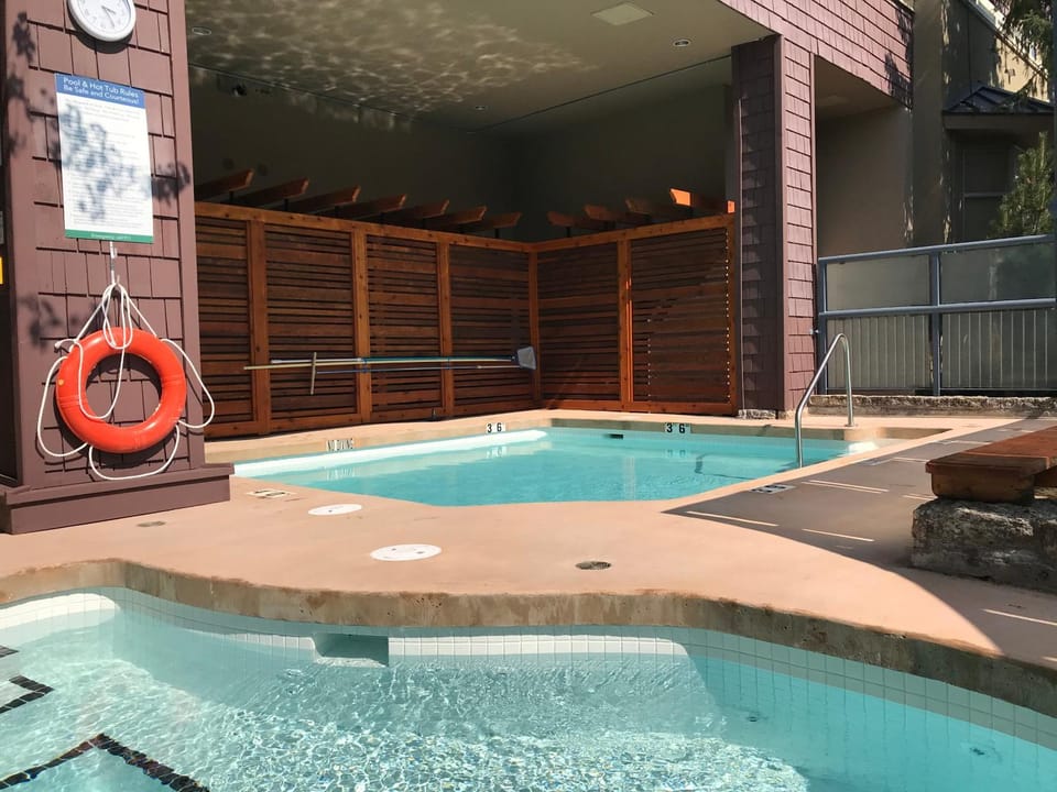 Property building, Hot Tub, Swimming pool