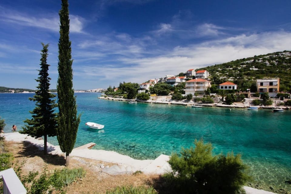 Neighbourhood, Natural landscape, Beach