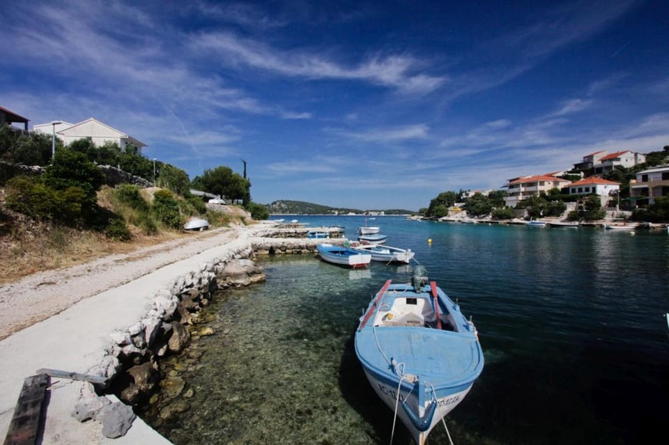 Neighbourhood, Natural landscape, Beach