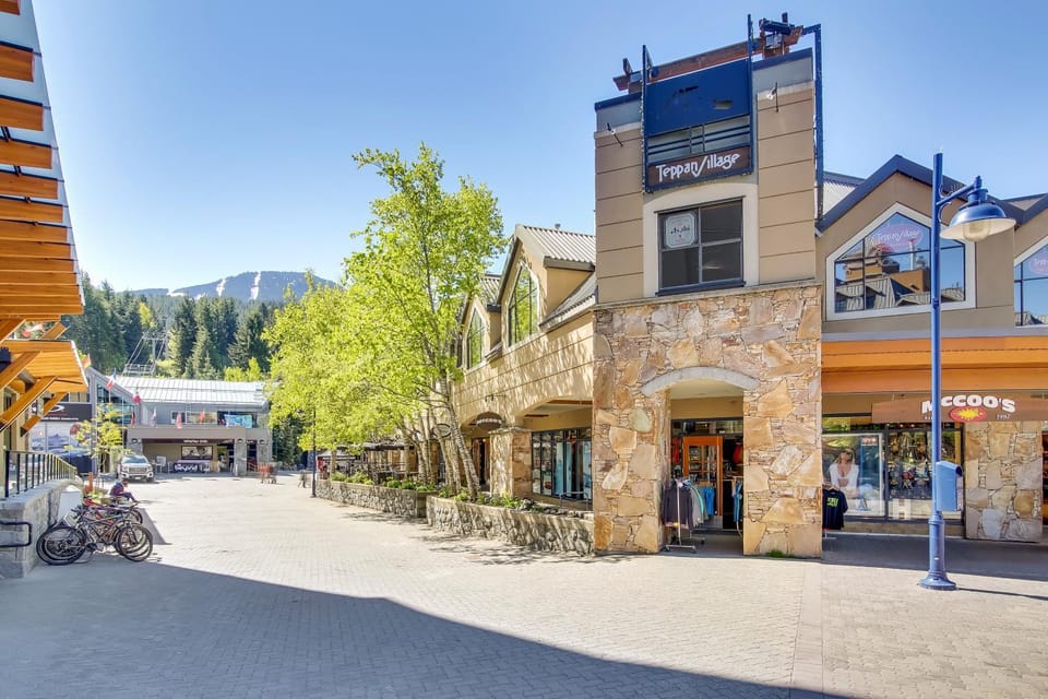 Facade/entrance, Shopping Area