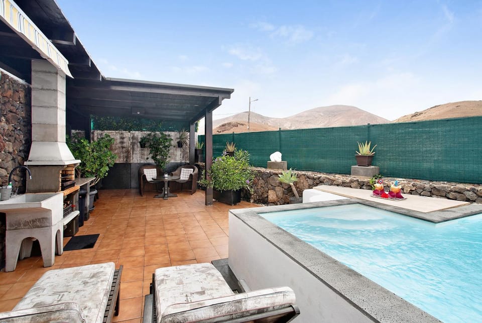 Property building, Balcony/Terrace, Swimming pool
