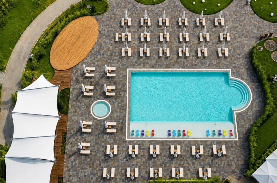 Day, Bird's eye view, Summer, Pool view, Swimming pool, sunbed