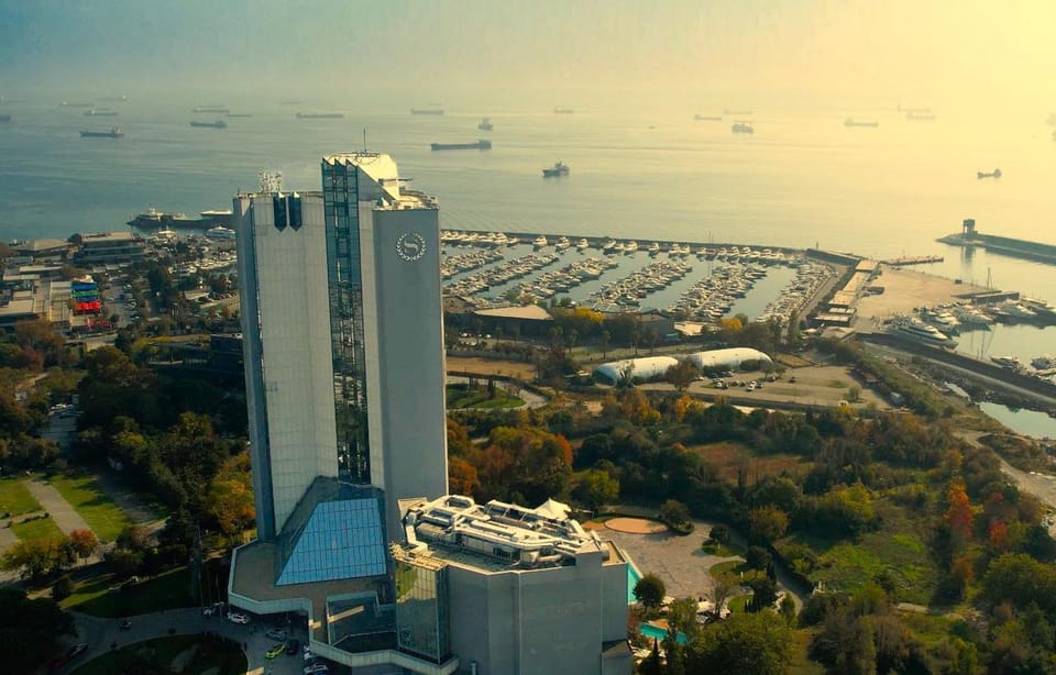 Property building, Nearby landmark, Day, Neighbourhood, Natural landscape, Bird's eye view, Sea view, Area and facilities, Swimming pool, Sunrise