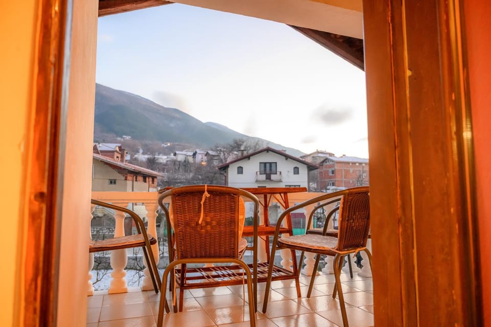 Patio, Day, Natural landscape, View (from property/room), Balcony/Terrace, Mountain view