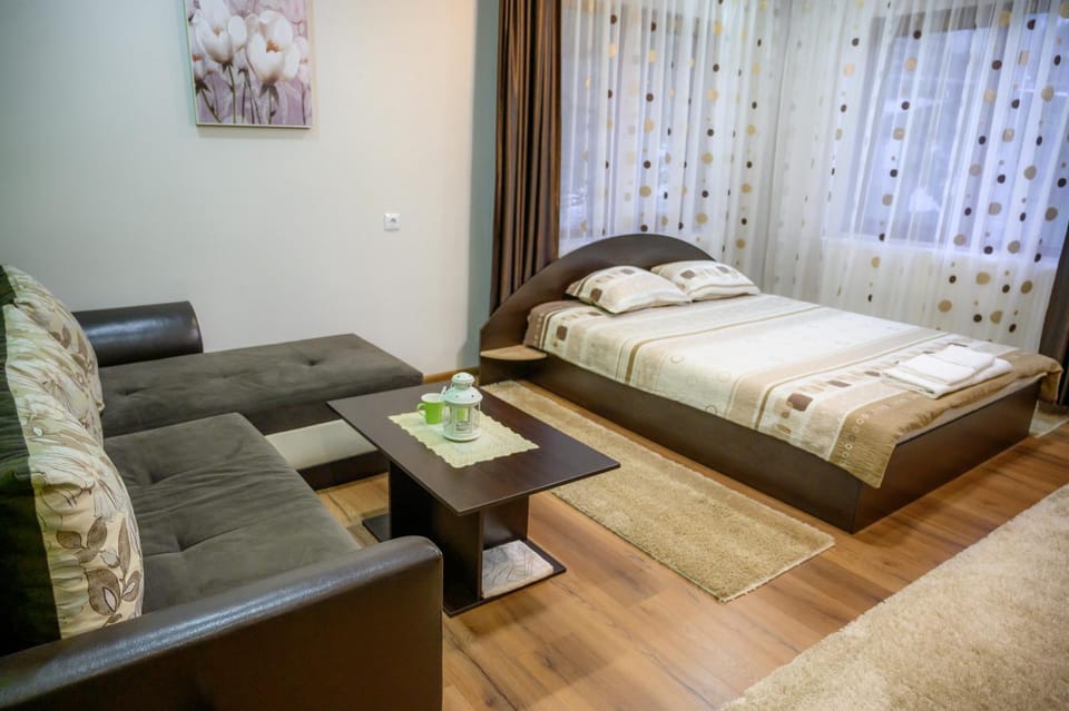 Bed, Photo of the whole room, Seating area, Bedroom