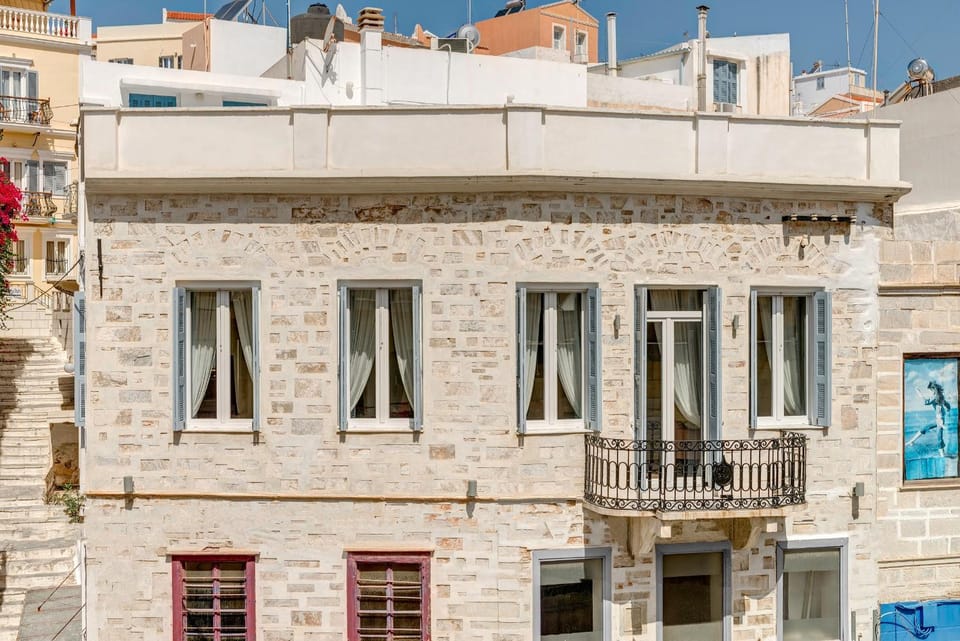 Facade/entrance, Bird's eye view