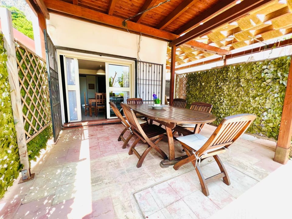 Property building, Patio, Facade/entrance
