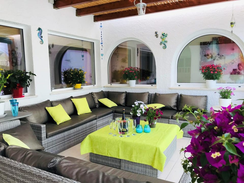 Patio, Seating area