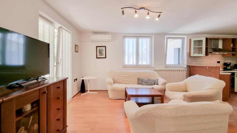 TV and multimedia, Living room, Seating area