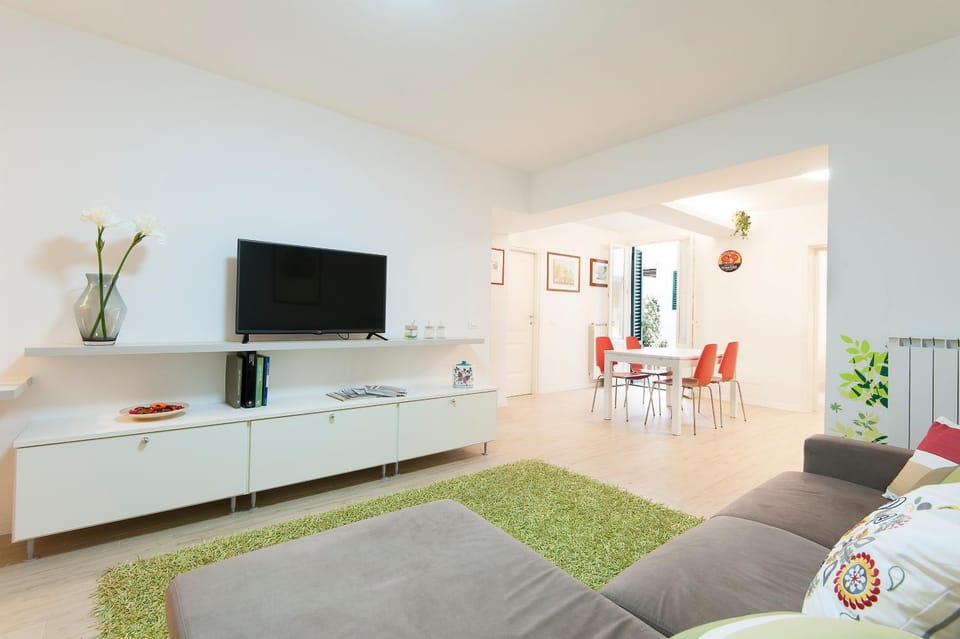 TV and multimedia, Living room, Photo of the whole room, Seating area